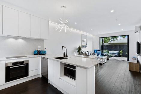 Photo of property in 18b St Michaels Avenue, Point Chevalier, Auckland, 1022