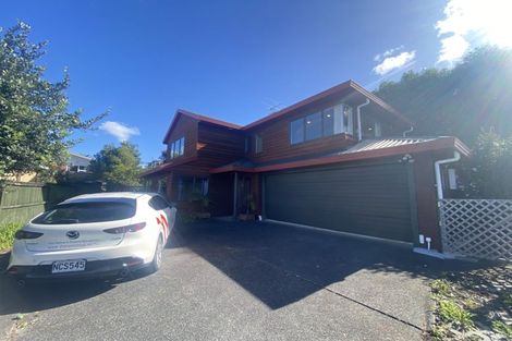 Photo of property in 2/8 Mossop Rise, Glenfield, Auckland, 0629