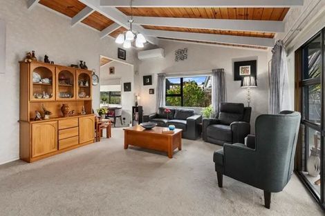 Photo of property in 1 Carr Street, Te Kamo, Whangarei, 0112