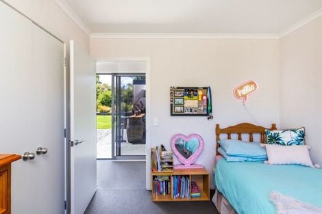 Photo of property in 27 Loch Views Road, Acacia Bay, Taupo, 3385