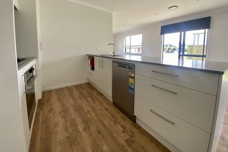 Photo of property in 16 Austin Reid Avenue, Carterton, 5713
