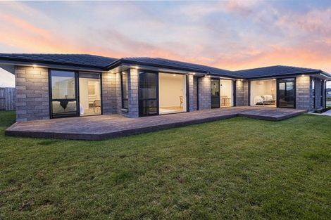 Photo of property in 71 Kaurinui Crescent, One Tree Point, 0118