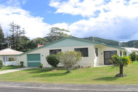 Photo of property in 100d Waverley Place, Whangamata, 3620