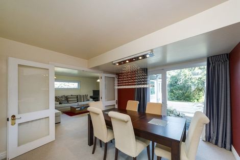 Photo of property in 27 Springdale Grove, Fitzherbert, Palmerston North, 4410