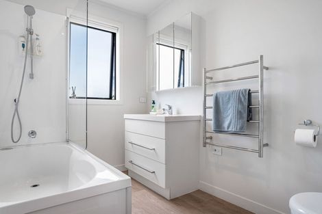 Photo of property in 2/141 Wallace Road, Mangere Bridge, Auckland, 2022