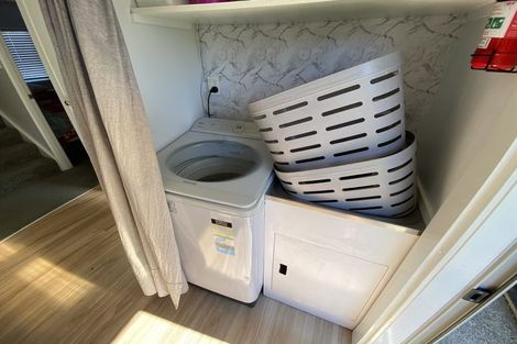 Photo of property in 13 Caspian Close, New Lynn, Auckland, 0600