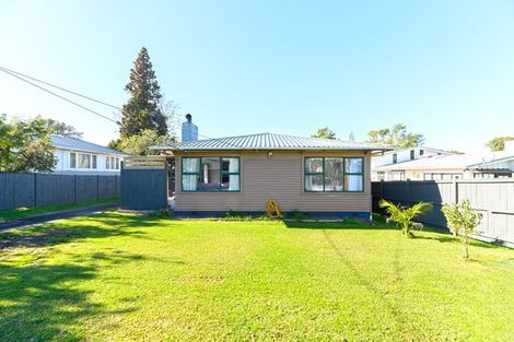 Photo of property in 9 Longburn Road, Henderson, Auckland, 0610