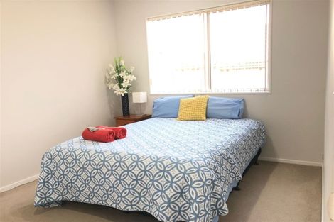 Photo of property in 30 Kilmacrennan Drive, Rosehill, Papakura, 2113