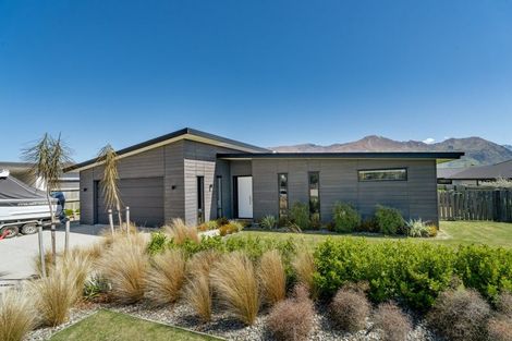 Photo of property in 9 Centre Crescent, Wanaka, 9305