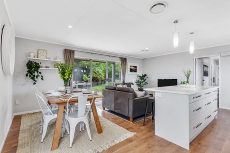 Photo of property in 7 Elizabeth Drive, West Harbour, Auckland, 0618