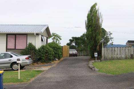 Photo of property in 2/4 Hanson Place, West Harbour, Auckland, 0618