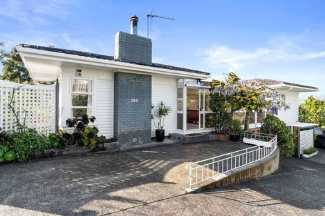 Photo of property in 1/290 East Coast Road, Forrest Hill, Auckland, 0620
