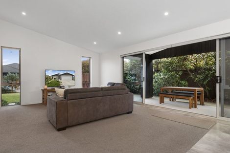 Photo of property in 21 Butterworth Crescent, Papamoa Beach, Papamoa, 3118