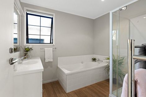 Photo of property in 6a Lucy Foster Lane, Red Beach, 0932