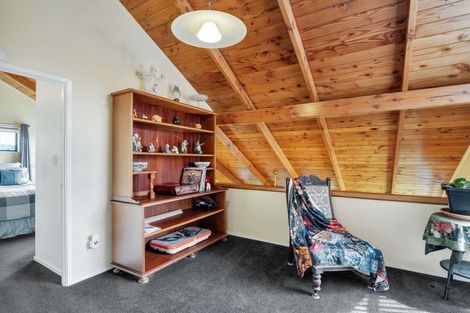 Photo of property in 11 North Way, Titirangi, Auckland, 0604