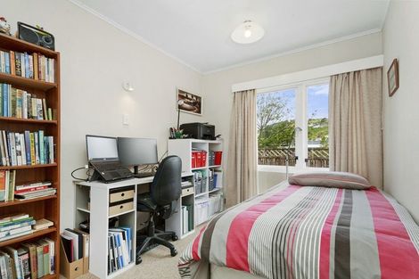 Photo of property in 5 Surrey Street, Tawa, Wellington, 5028