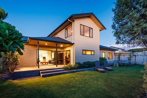 Photo of property in 15 Silkwood Place, Fitzherbert, Palmerston North, 4410