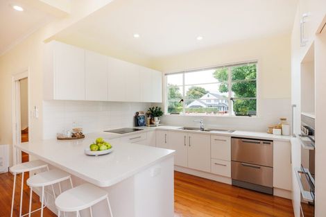 Photo of property in 215a Victoria Avenue, Hokowhitu, Palmerston North, 4410