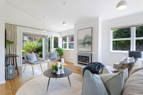 Photo of property in 22 Eversleigh Road, Belmont, Auckland, 0622