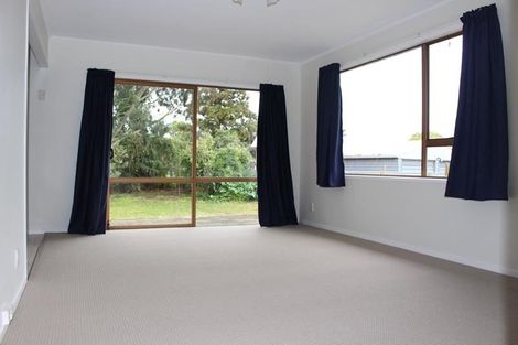 Photo of property in 44 Hyperion Drive, Randwick Park, Auckland, 2105