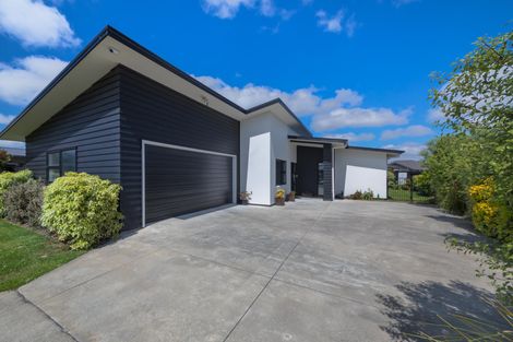 Photo of property in 5 Levi Place, Kelvin Grove, Palmerston North, 4414