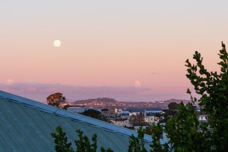 Photo of property in 2/11 Cyril Crescent, West Harbour, Auckland, 0618