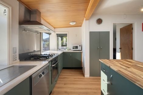 Photo of property in 14 Cornwall Street, Picton, 7220
