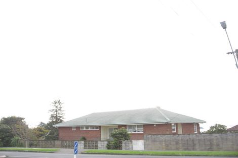 Photo of property in 104 Bleakhouse Road, Mellons Bay, Auckland, 2014