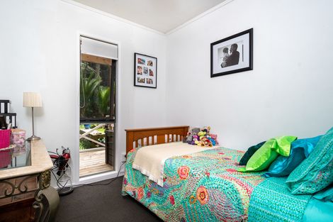 Photo of property in 3 Opanuku Road, Henderson Valley, Auckland, 0612