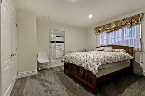 Photo of property in 18 Mansion Court, West Harbour, Auckland, 0618