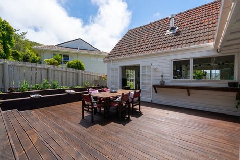 Photo of property in 2 Newnham Court, Tawa, Wellington, 5028