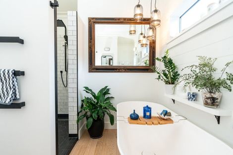 Photo of property in 84 The Esplanade, Houghton Bay, Wellington, 6023