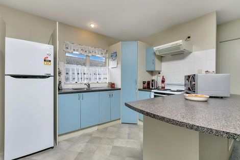 Photo of property in 2/218 Sunnynook Road, Totara Vale, Auckland, 0627