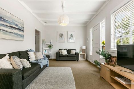 Photo of property in 117 Beach Haven Road, Beach Haven, Auckland, 0626