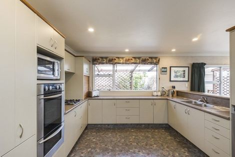Photo of property in 5 Wairau Place, Kelvin Grove, Palmerston North, 4414