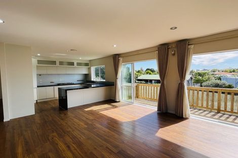 Photo of property in 4a Marina View Drive, West Harbour, Auckland, 0618