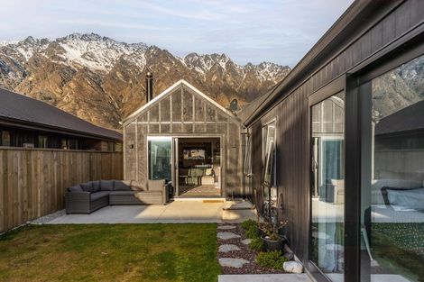 Photo of property in 8 Bale Road, Jacks Point, 9371