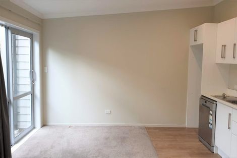 Photo of property in 9/19 Collins Avenue, Tawa, Wellington, 5028