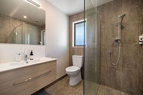 Photo of property in 2 Preston Drive, Arrowtown, 9302