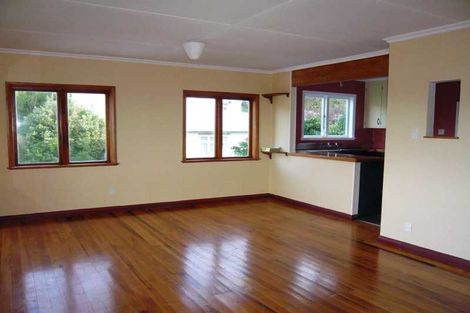 Photo of property in 11 Oku Street, Island Bay, Wellington, 6023