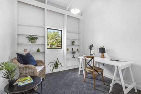 Photo of property in 117 Gloaming Hill, Titahi Bay, Porirua, 5022