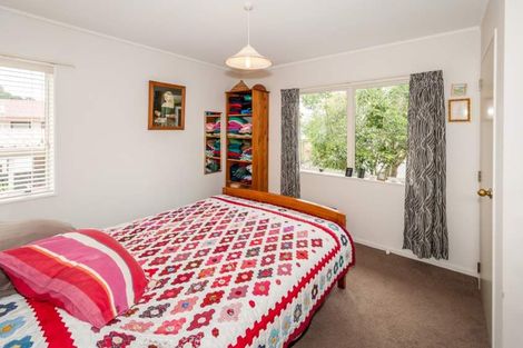 Photo of property in 2/28 Caribbean Drive, Unsworth Heights, Auckland, 0632