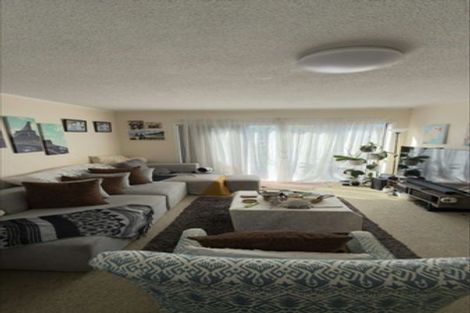 Photo of property in 1/309 Wairau Road, Totara Vale, Auckland, 0627