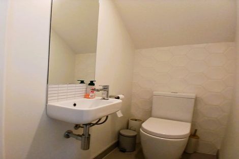 Photo of property in 3 Huataki Road, Northcote, Auckland, 0627