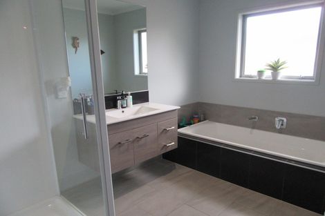 Photo of property in 27 Kurth Crescent, Silverstream, Upper Hutt, 5019