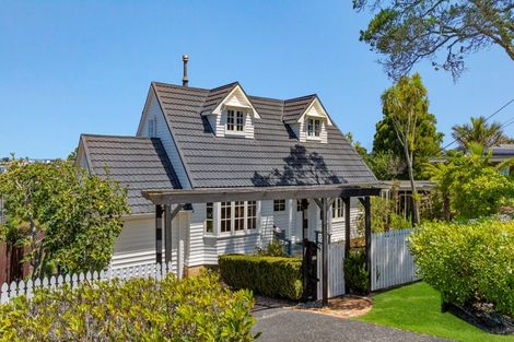 Photo of property in 41 Montgomery Avenue, Rothesay Bay, Auckland, 0630