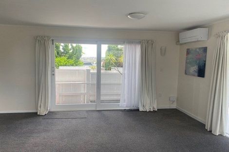 Photo of property in 4/240 Hurstmere Road, Takapuna, Auckland, 0622