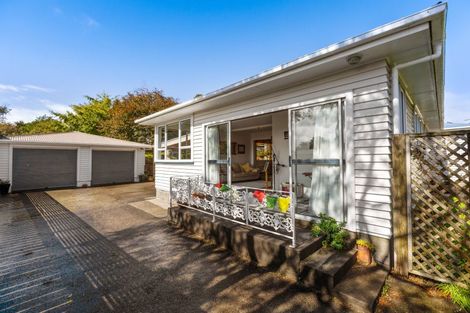 Photo of property in 17 Hinau Street, Inglewood, 4330