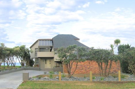 Photo of property in 104 Bambury Place, Onemana, Whangamata, 3691