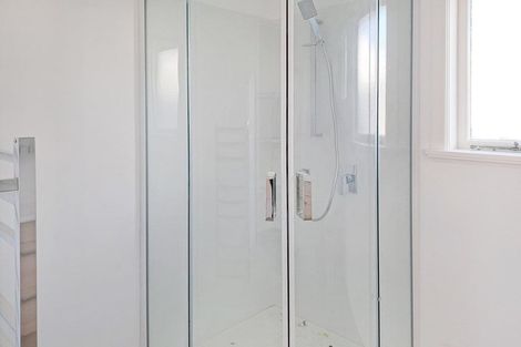 Photo of property in 2 Vera Road, Te Atatu South, Auckland, 0610